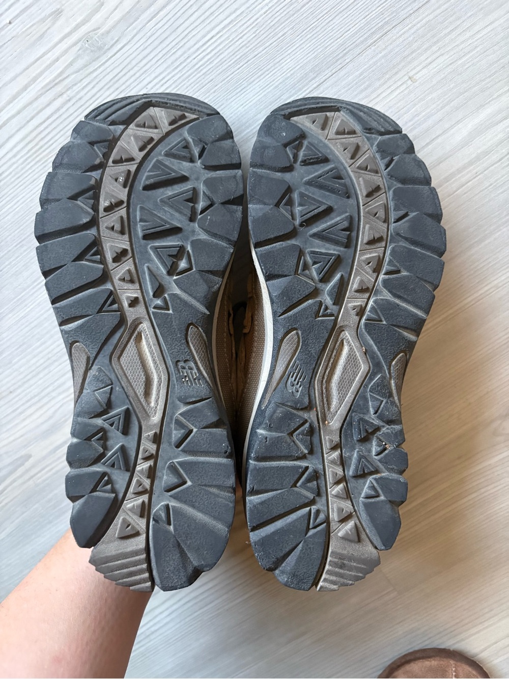 Women's 7.5  NEW BALANCE ABZORB All Terrain Trail Hiking
Running Shoes - Picture 5 of 6